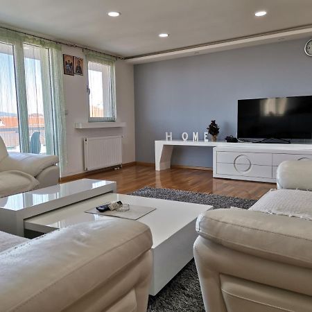 Atina Lux Hostel ليسكوفاك المظهر الخارجي الصورة