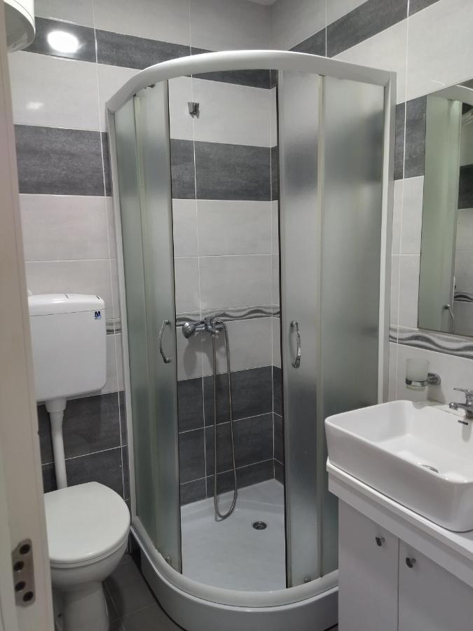 Atina Lux Hostel ليسكوفاك المظهر الخارجي الصورة